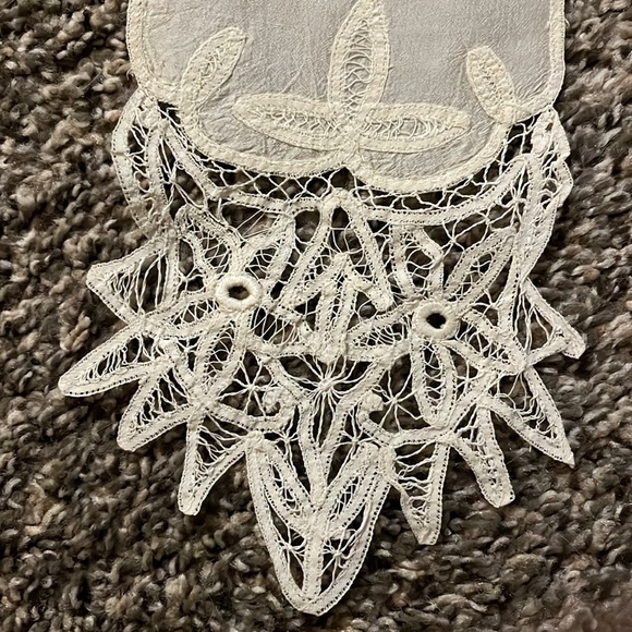 Vintage silk and lace table runner - Picture 4 of 5